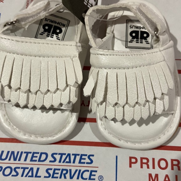 Romirus baby shoes Baby Sandals fringe NWT white  💕 0-6 months size 1 - Picture 4 of 12